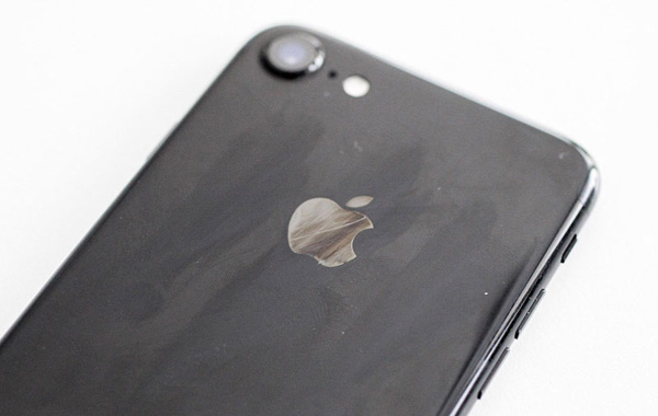 Книга жалоб: iPhone 7 шипит, гнется и ломается?