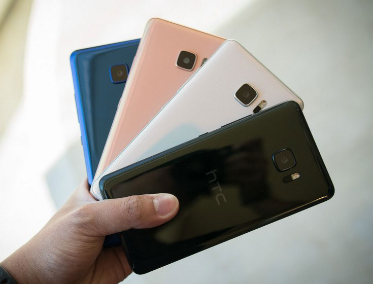 HTC представила новый флагман U Ultra с двойным дисплеем