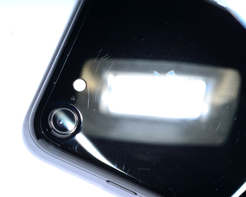 iPhone-7-jet-black-scratch-8