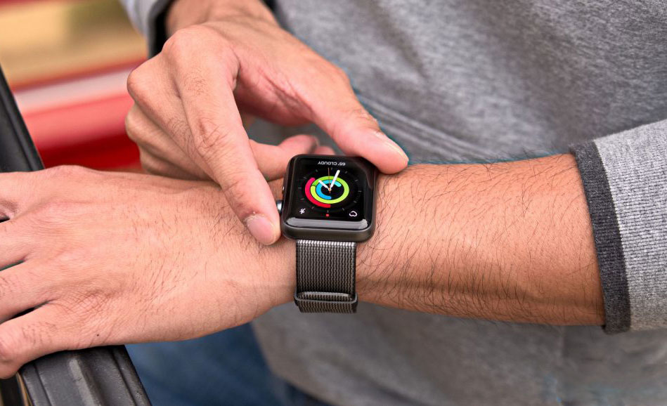Осенью выйдут Apple Watch Series 3 с дисплеем типа «стекло на пленке»