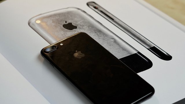 Слух дня: iPhone 8 по форме корпуса будет напоминать iPhone 2G