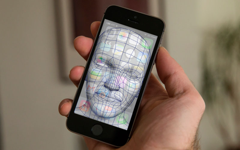 Сканер распознавания лица в iPhone 8 будет работать в темноте