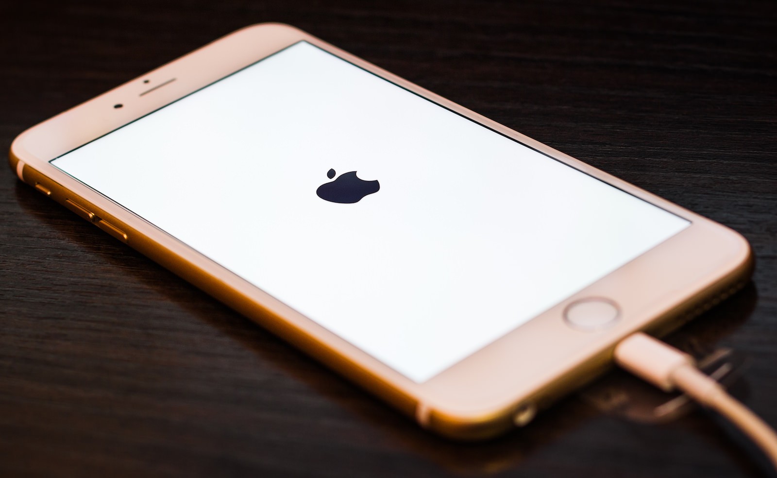 Apple запустила программу по замене аккумуляторов в iPhone