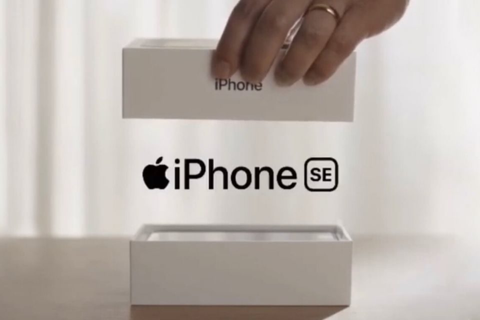 iPhone-SE-Unboxing-Ad-The-Apple-Post-960x640