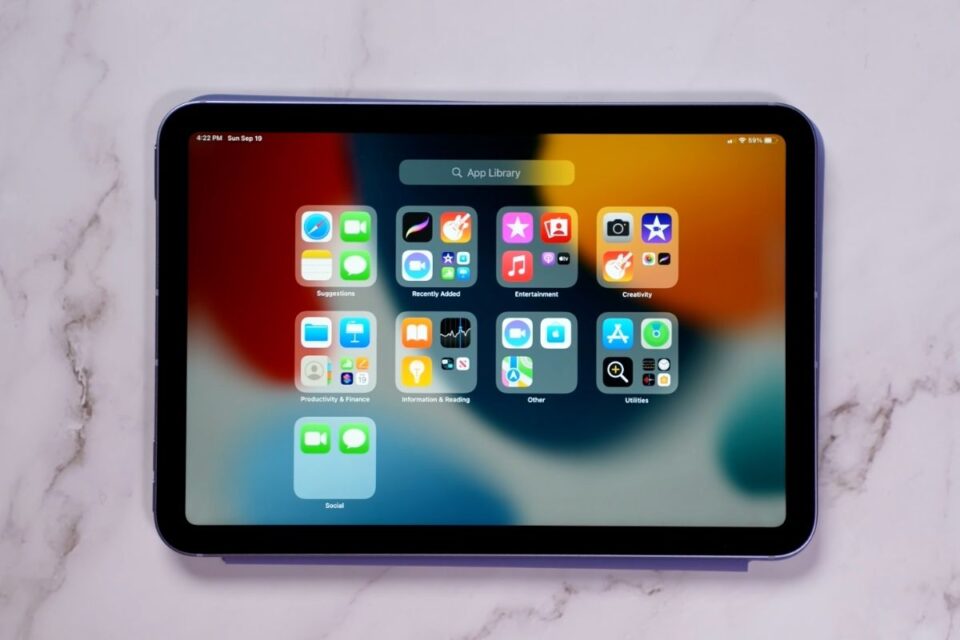 iPad-mini-iJustine-The-Apple-Post-960x640